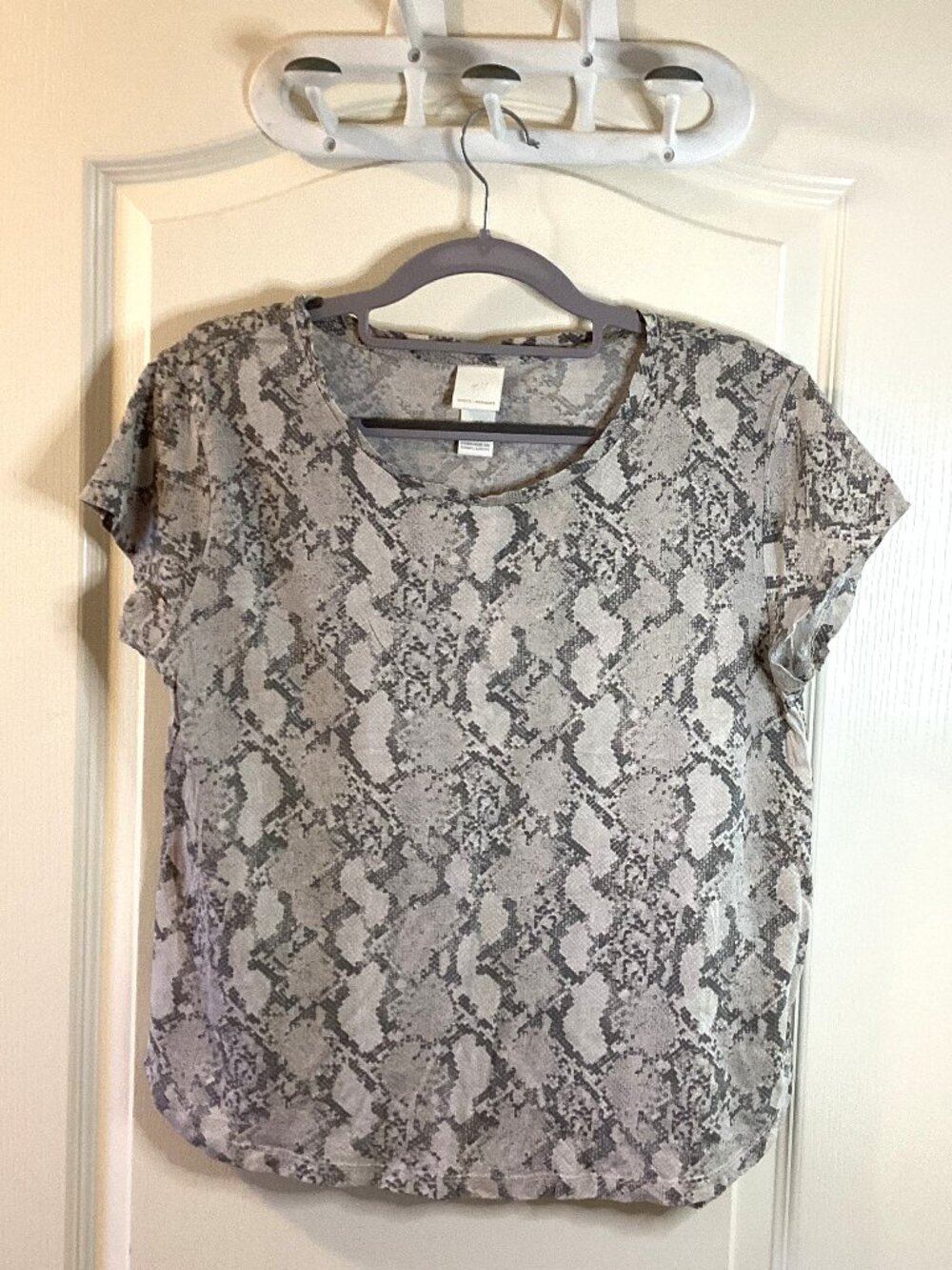 H&M Woman's Grey Snakeskin Animal python Print Cap Sleeve Crew Neck Blouse Top